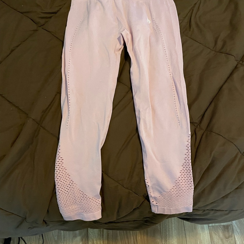 Light pink ryderwear leggings